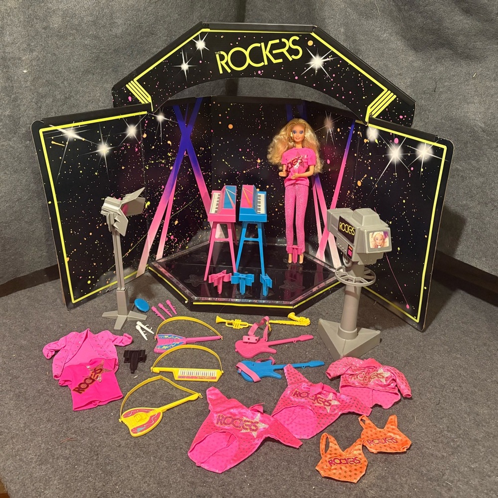Mattel Rockers Stage Playset with Pink and Blue Accessories